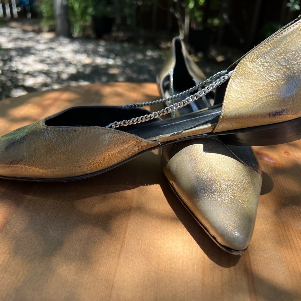 Donald Pliner Gold Metallic Flat - Size 8 1/2